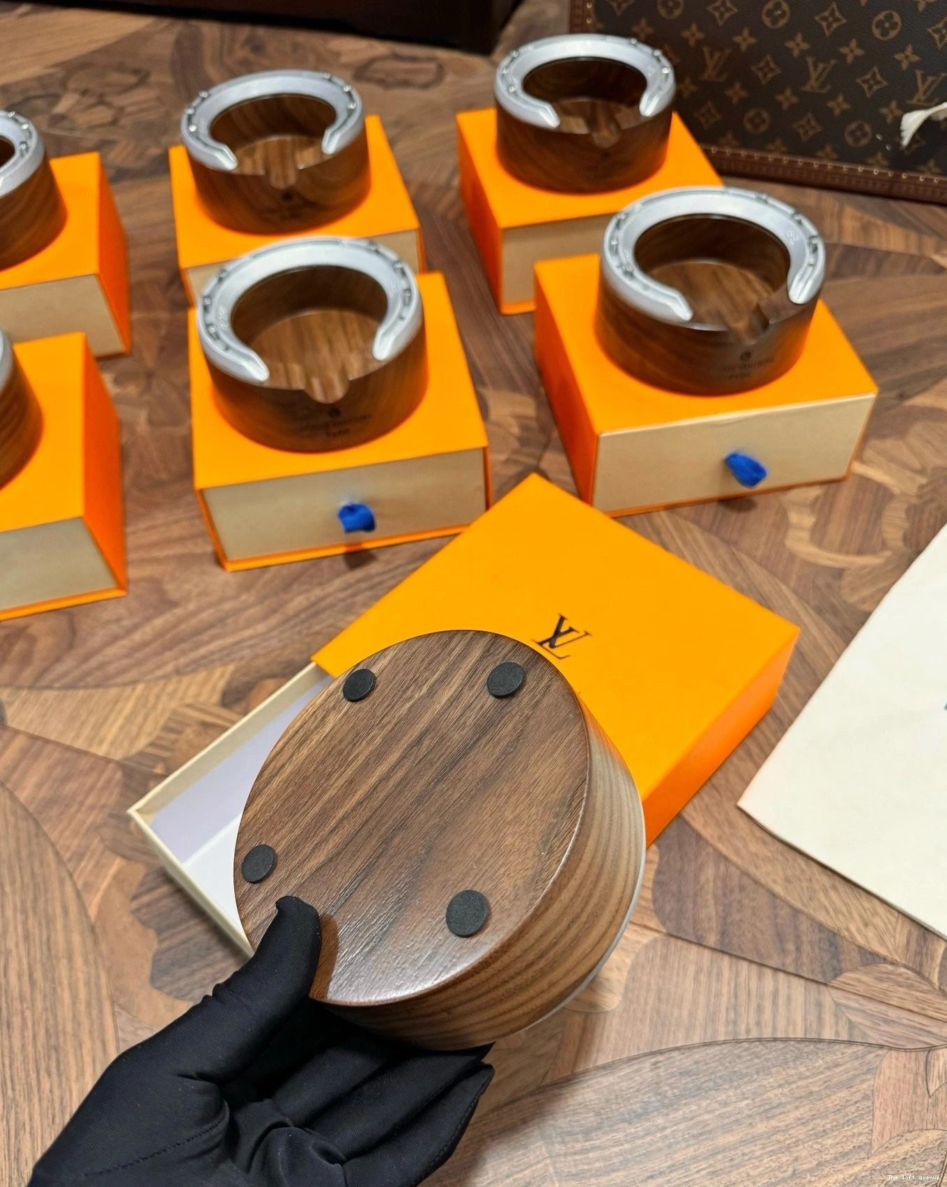 LV CUSTOM ASHTRAY HORSESHOE 0731